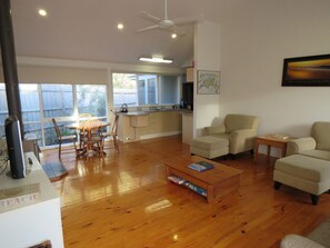 House, 3 Bedrooms | Living area