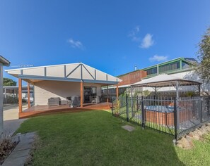 House, 3 Bedrooms (2 Queen, 1 Tri-bunk) | Terrace/patio