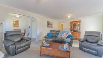 House, 3 Bedrooms (2 Queen, 1 Tri-bunk) | Living area | Flat-screen TV, DVD player