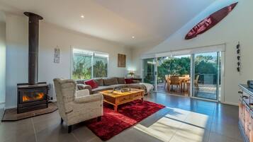 House, 4 Bedrooms | Living area | Flat-screen TV, DVD player
