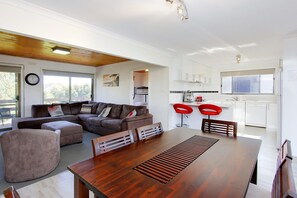 House, 4 Bedrooms (2 Queen, 1 Tri-bunk, 1 Bunk, 1 Single) | Living area | Flat-screen TV, DVD player - 47 Anderson with Pool in Cowes (Cowes)