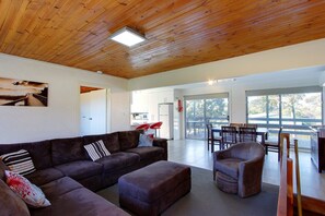 House, 4 Bedrooms (2 Queen, 1 Tri-bunk, 1 Bunk, 1 Single) | Living area | Flat-screen TV, DVD player - 47 Anderson with Pool in Cowes (Cowes)