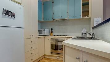 Apartment, 2 Bedrooms (1 Queen, 1 Tri-bunk) | Private kitchen | Full-sized fridge, microwave, oven, stovetop