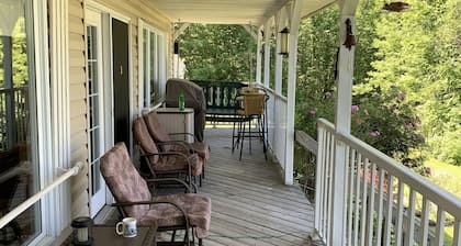 Relaxing Cottage on a 3 acre property on the Ottawa River. 5 bedroom