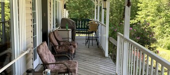 Relaxing Cottage on a 3 acre property on the Ottawa River. 5 bedroom