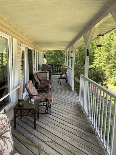 Relaxing Cottage on a 3 acre property on the Ottawa River. 5 bedroom