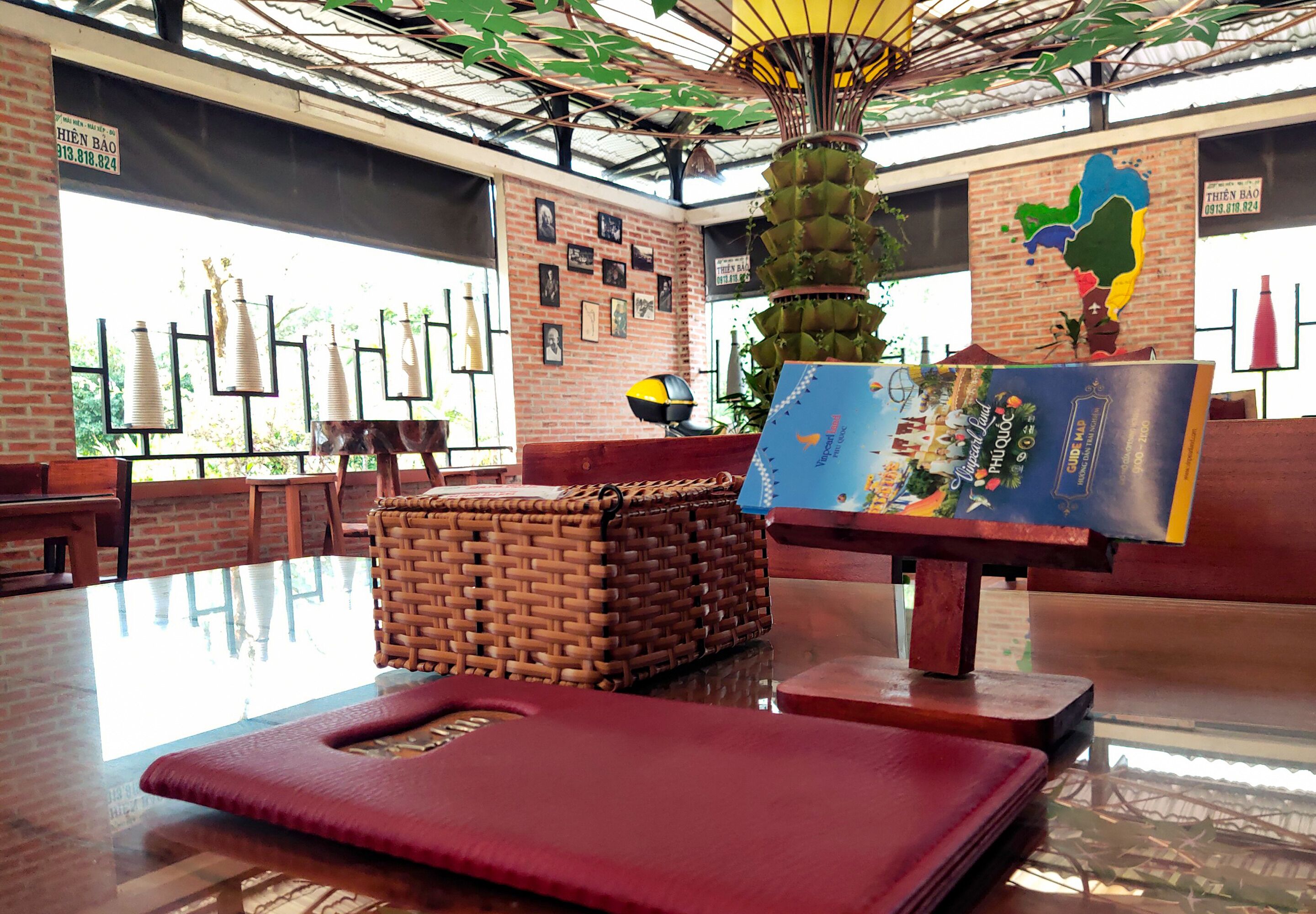 Se sirven desayunos, comidas, cenas y cocina local 