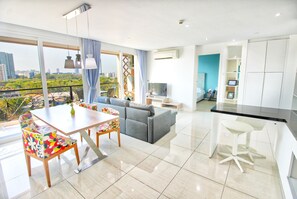 32-inch flat-screen TV with cable channels, TV - Athena Waterpark Jomtien Beach (Pattaya)