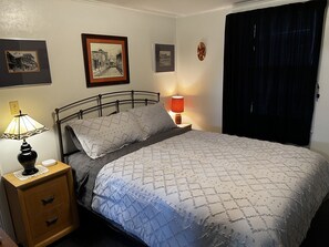 1 slaapkamer, een strijkplank/strijkijzer, gratis wifi, beddengoed