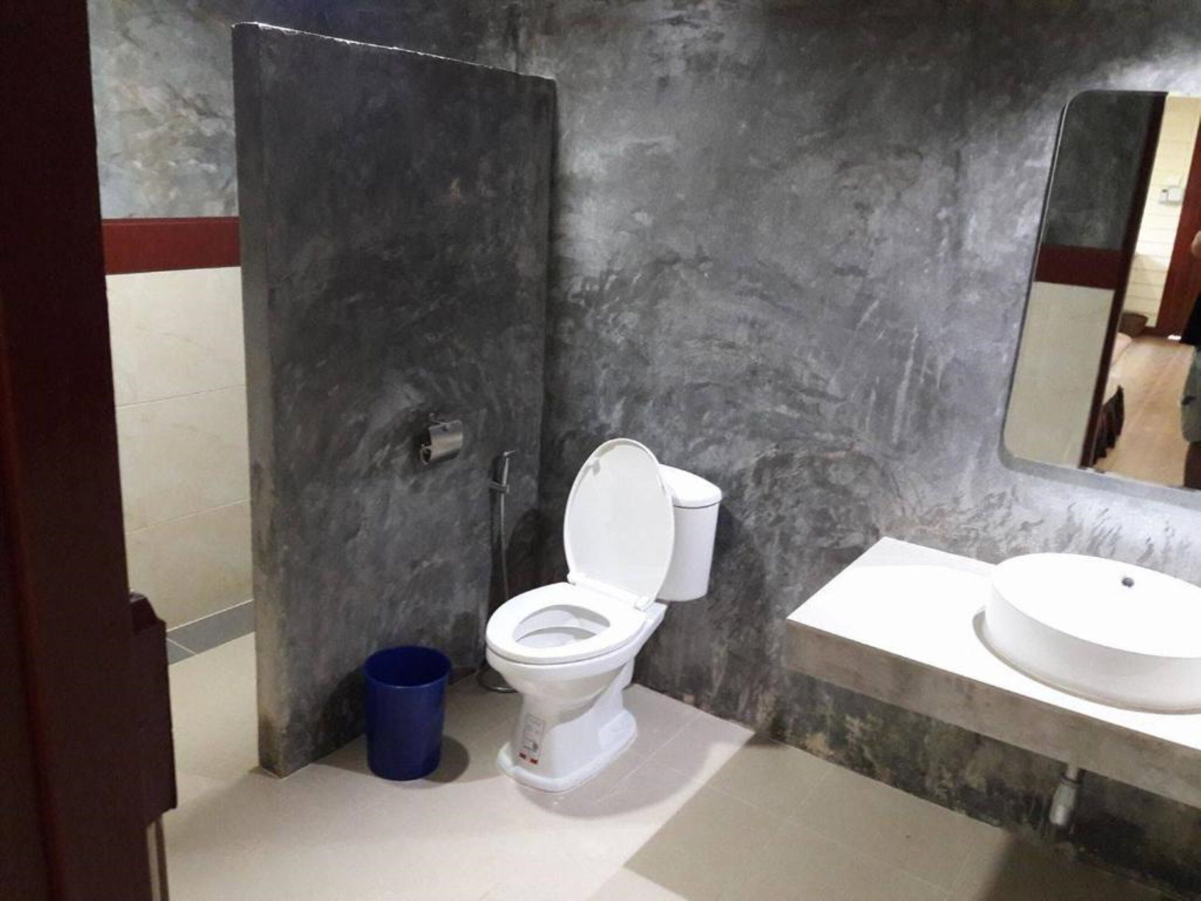 superior double room | bathroom | shower, eco-friendly toiletries, towels