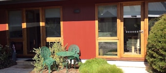 Studio Rouge in heart of old Bowral only minutes walk to shops and restaurants