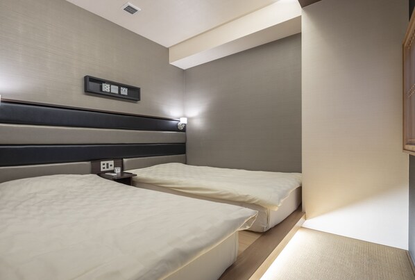 Coffres-forts dans les chambres, bureau, fer et planche à repasser