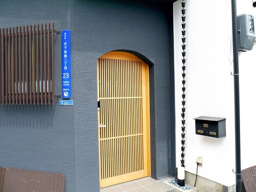 Guesthouse Osaka Tengachaya Station front hall