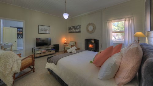 Charming historic Schoolhouse Cottage