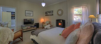 Charming historic Schoolhouse Cottage