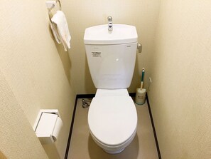 Apartment | Bathroom | Shower, free toiletries, hair dryer, towels - Guesthouse SAYURI 2 (Osaka)
