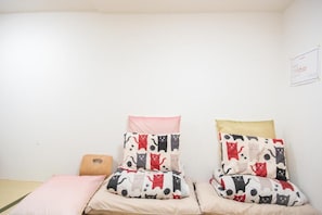 Bed sheets - Guesthouse SAYURI 5 (Osaka)