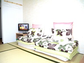 Private Vacation Home | Bed sheets - Guesthouse SAYURI 5 (Osaka)
