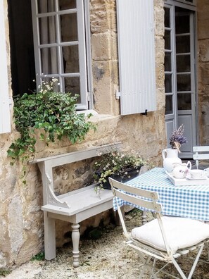 Outdoor dining - La Forge - Historical Apartment for two in Sarlat (Sarlat-la-Canéda)