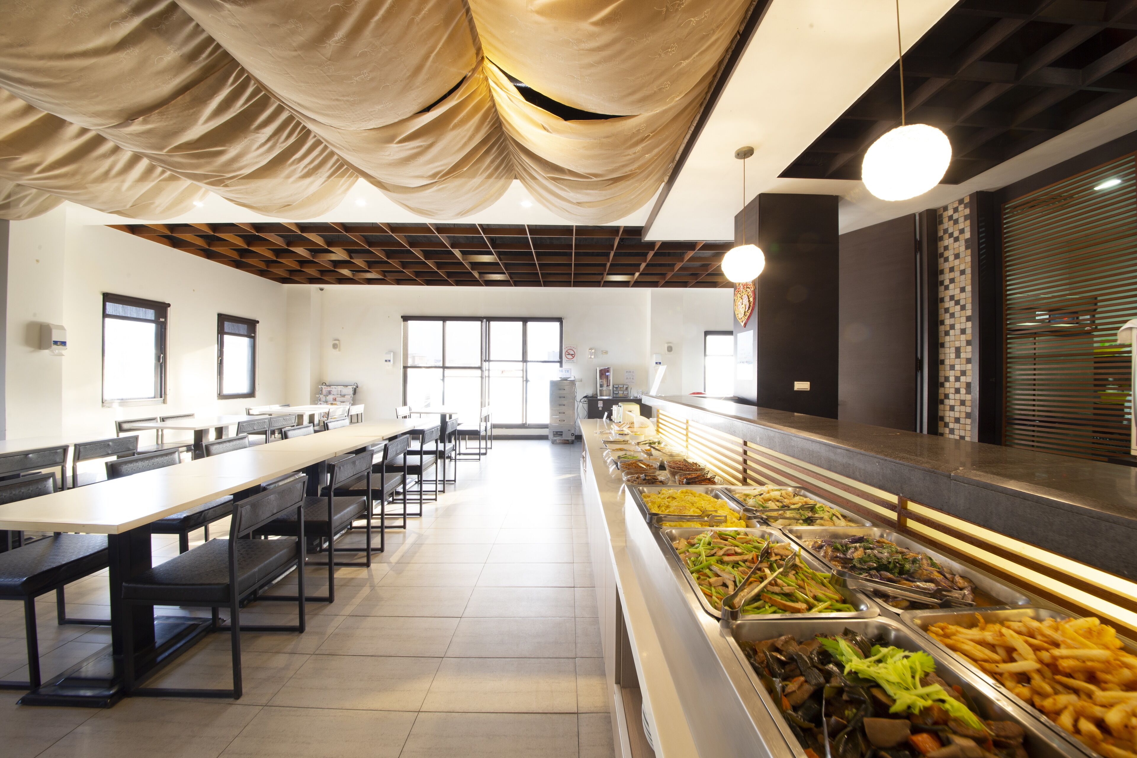 daily breakfast for a fee