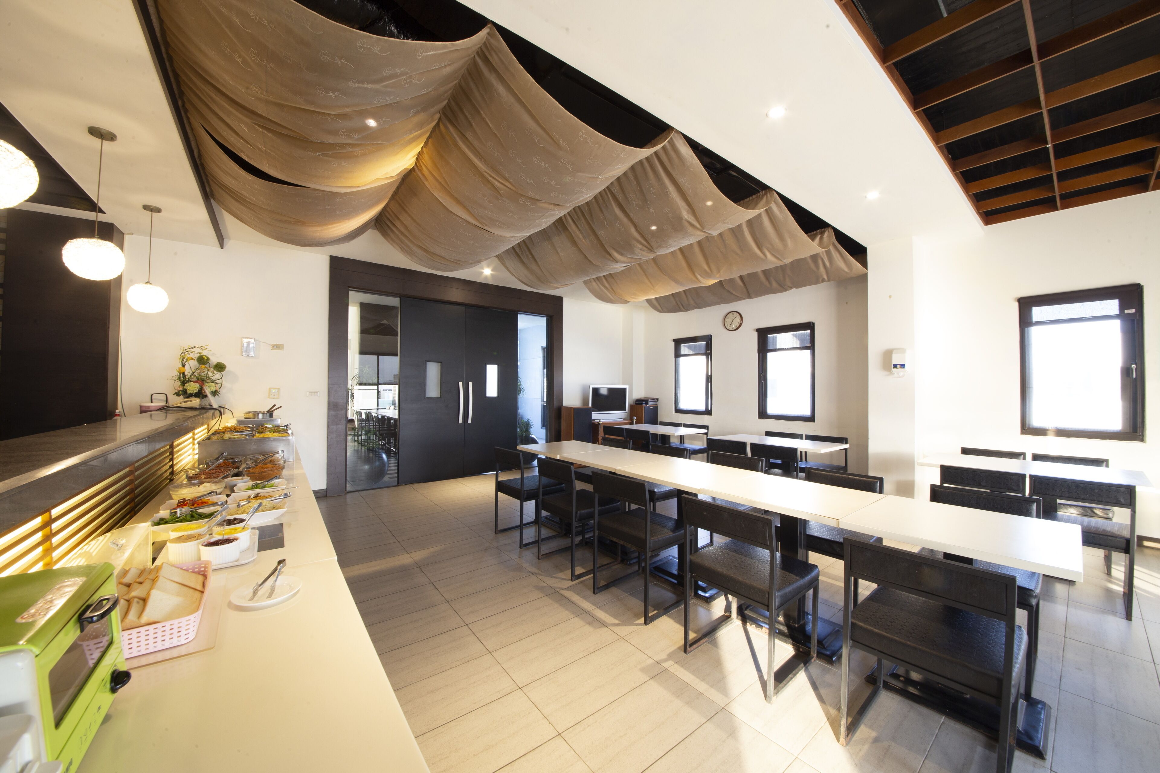 daily breakfast for a fee