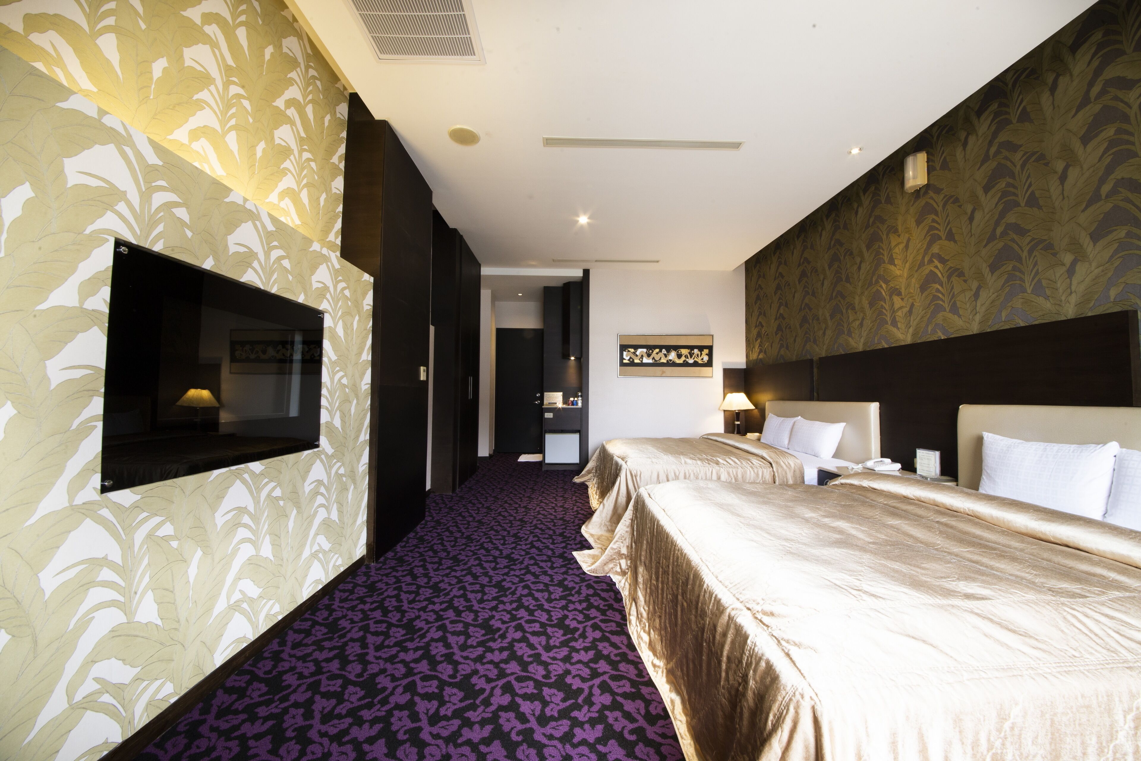 business quadruple room | down duvets, desk, blackout curtains, soundproofing