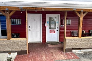 Exterior - Executive Suites (Chapleau)