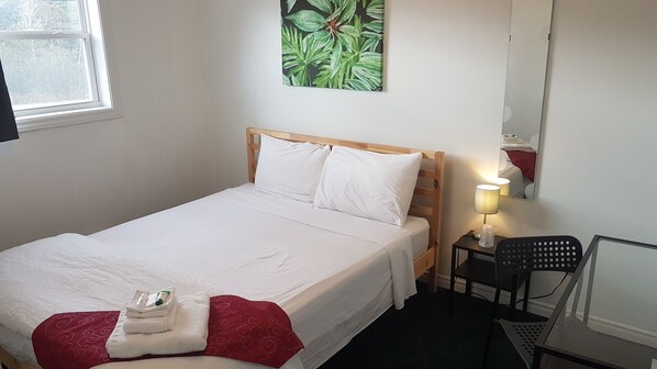 2 Schlafzimmer, Daunenbettdecken, Betten mit Memory-Foam-Matratzen