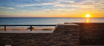 Spectacular Penthouse, authentic 1st line beach, 70 m2 terrace 