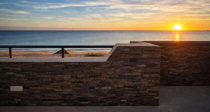 Spectacular Penthouse, authentic 1st line beach, 70 m2 terrace