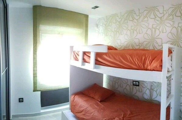 2 sovrum, strykjärn/strykbräda, gratis wi-fi och sängkläder