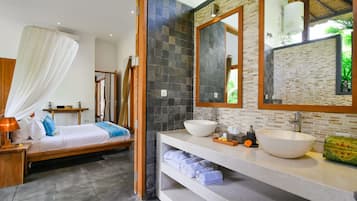 5 chambres, coffres-forts dans les chambres, fer et planche Ă  repasser