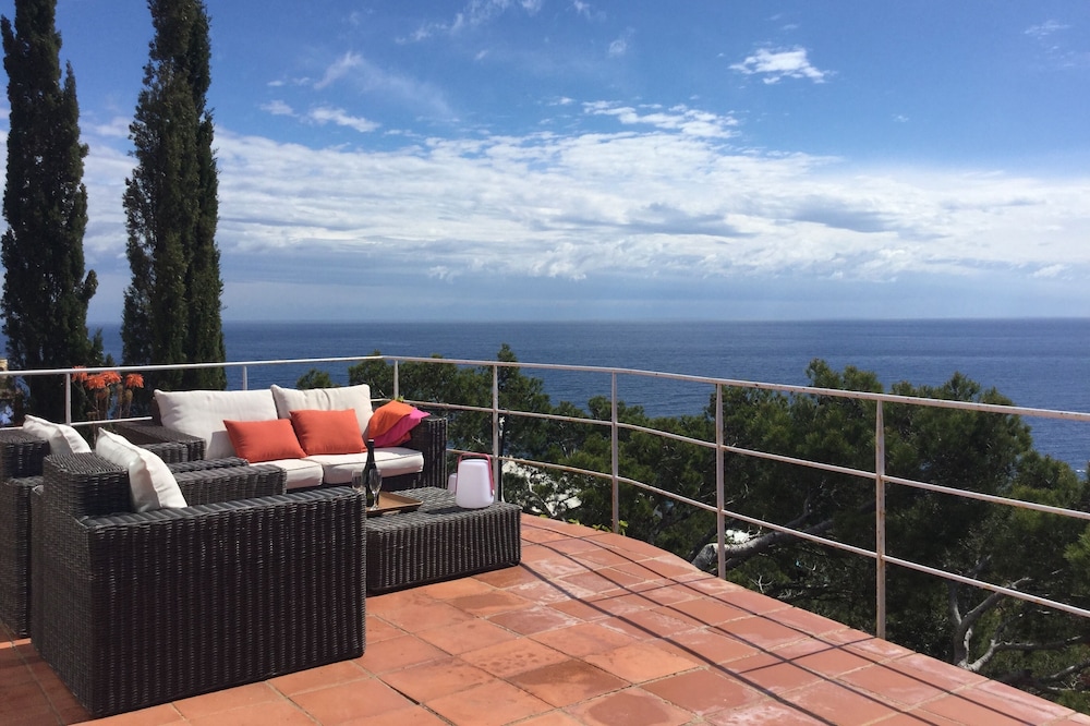 Villa of exceptional sight with the watchtower of aigua xelida