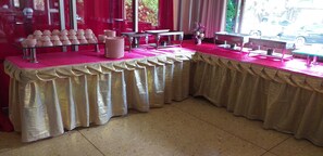 Daily buffet breakfast (THB 98 per person)