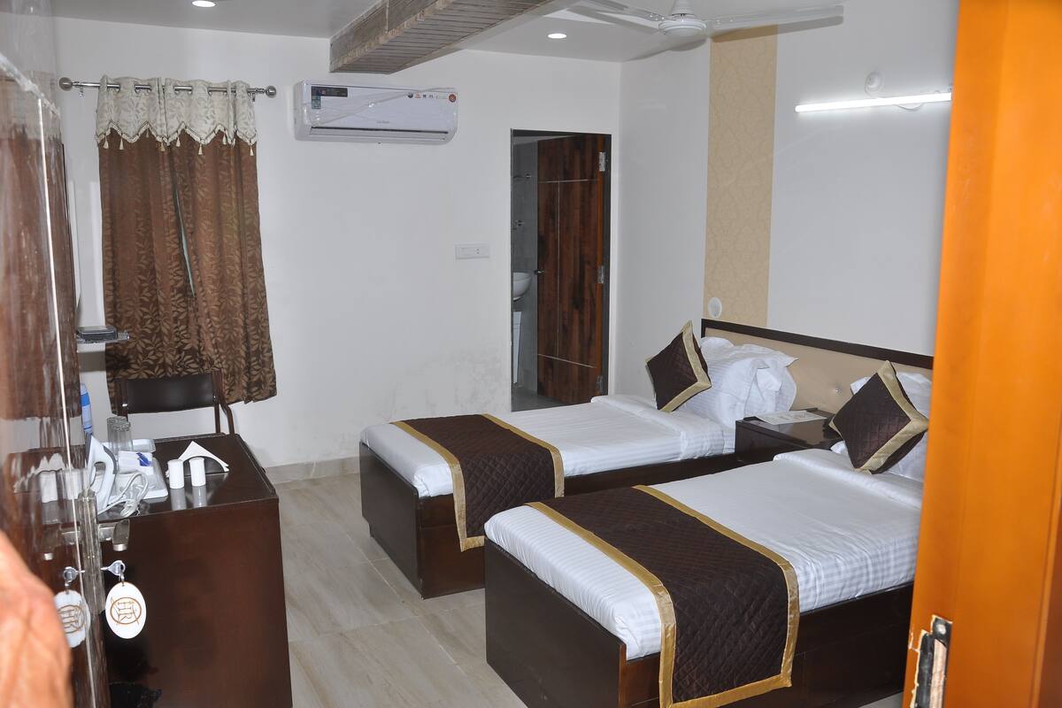 Rollaway beds, free WiFi