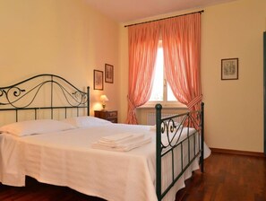 2 habitaciones, tabla de planchar con plancha y wifi gratis 