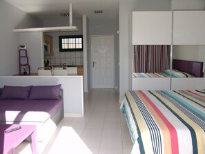 1 bedroom, in-room safe, iron/ironing board, WiFi - Modern apartment overlooking the sea (Playa del inglés)