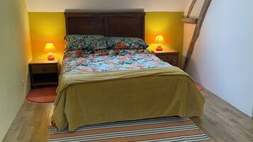 5 soverom, strykejern/-brett, wi-fi (inkludert) og sengetĂžy