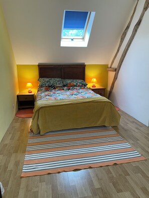 5 bedrooms, iron/ironing board, free WiFi, bed sheets