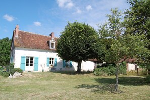 Exterior - Large Gîte in the countryside. Find peace and quiet here. (Fléré-La-Rivière)