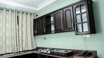 Suite, 1 Double Bed | Private kitchenette
