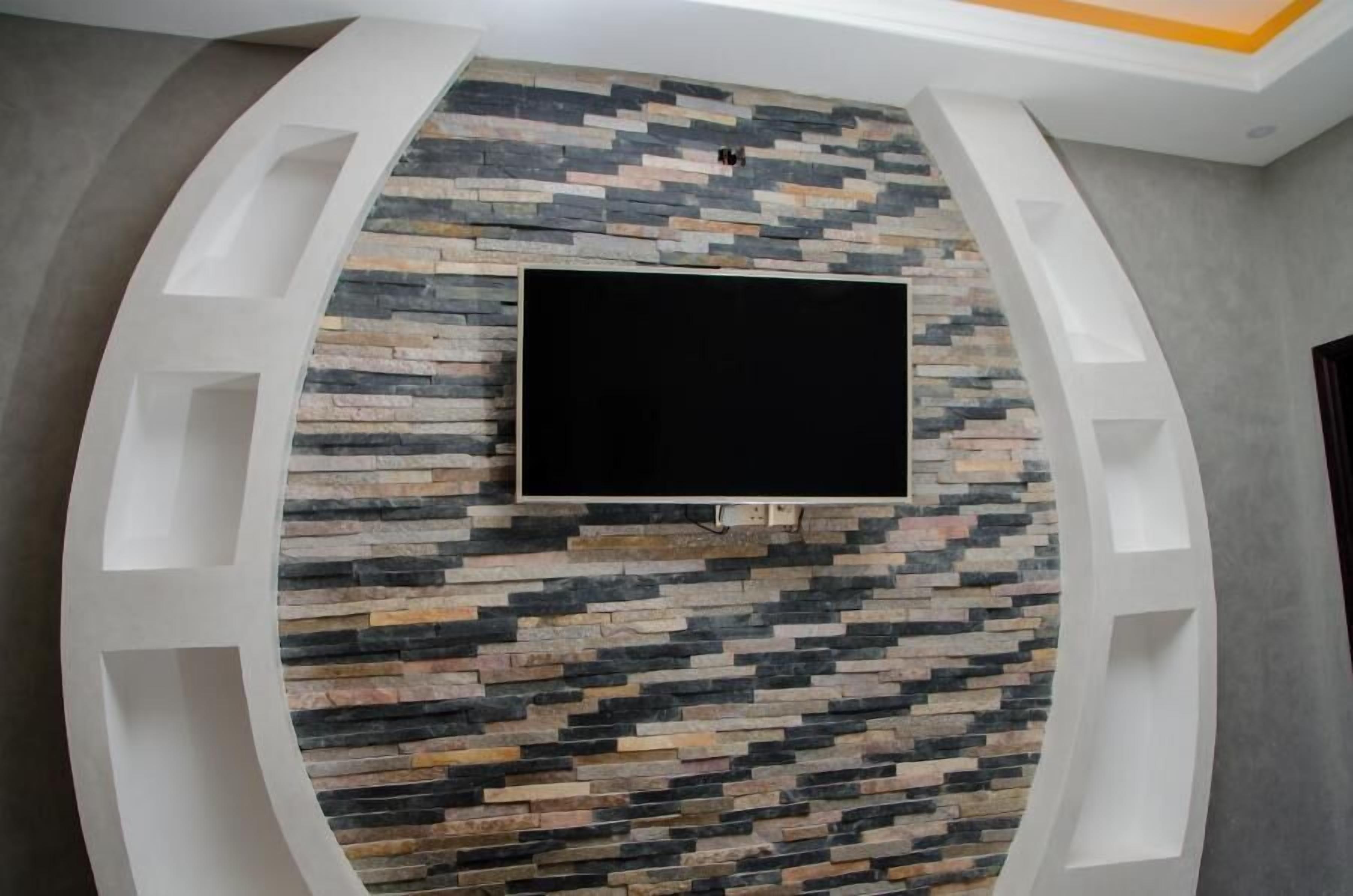 Deluxe Room | Television