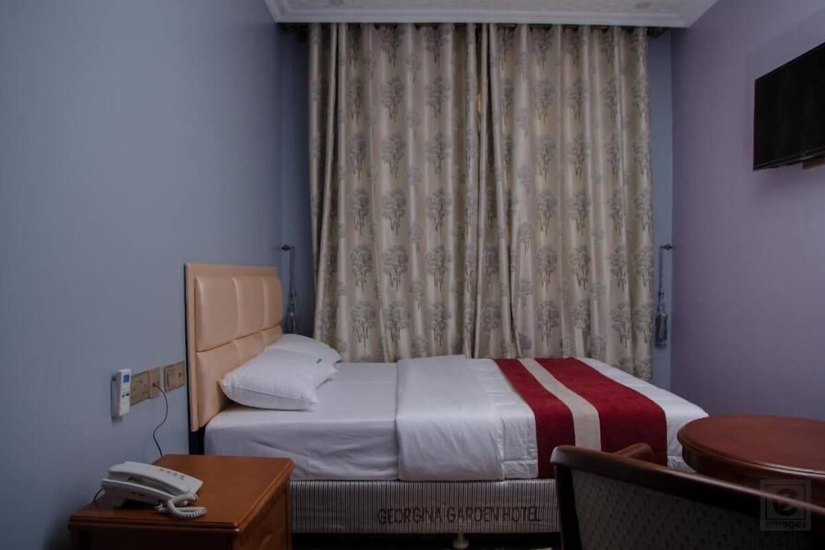 Deluxe Room | Soundproofing, WiFi (free), bed sheets