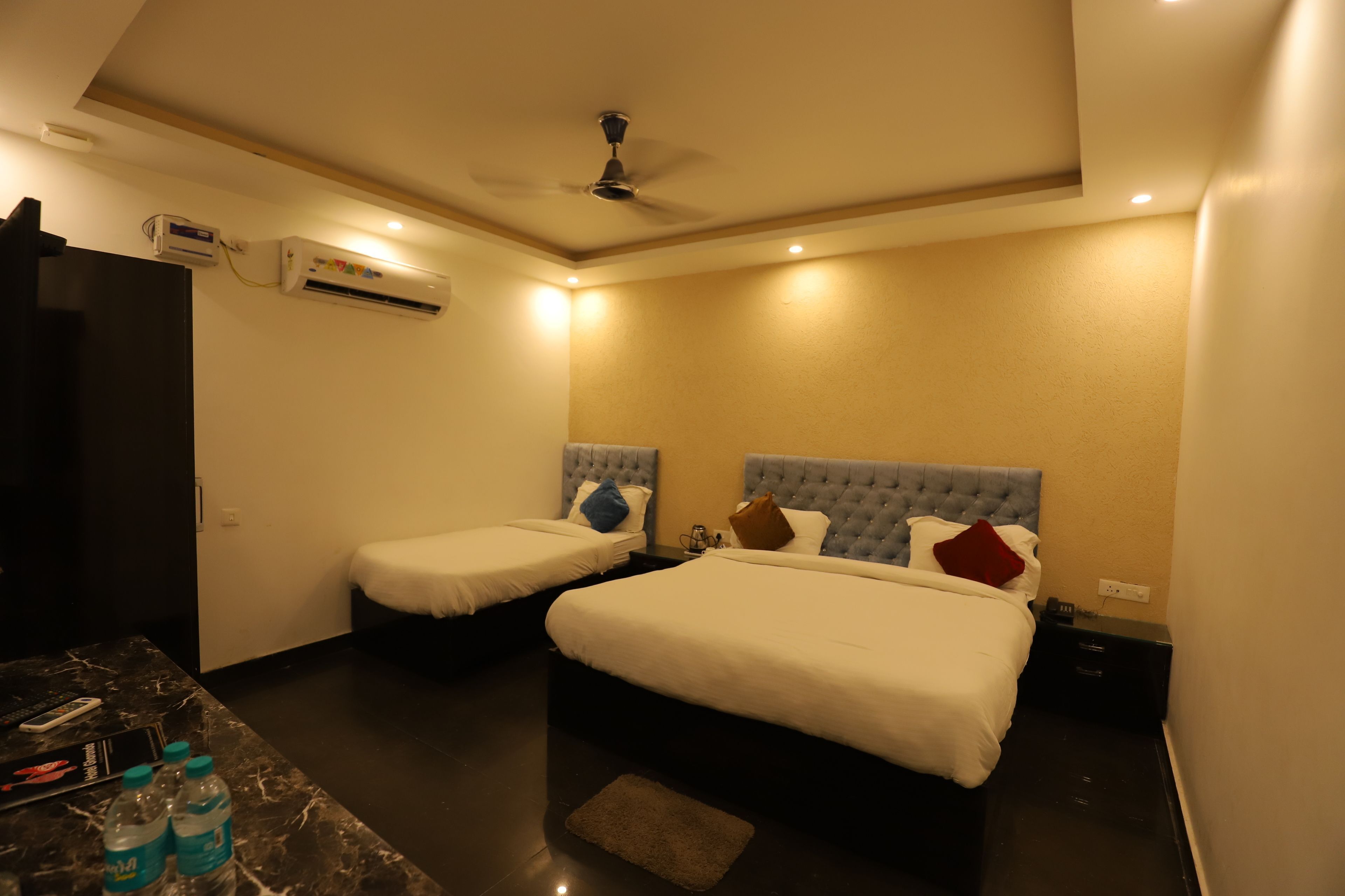 Rollaway beds, free WiFi