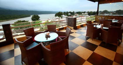 Hotel Gharonda