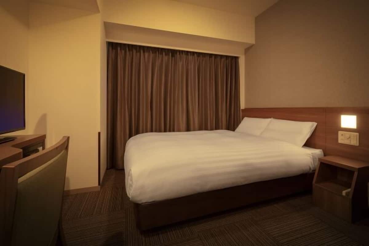 In-room safe, desk, free WiFi, bed sheets