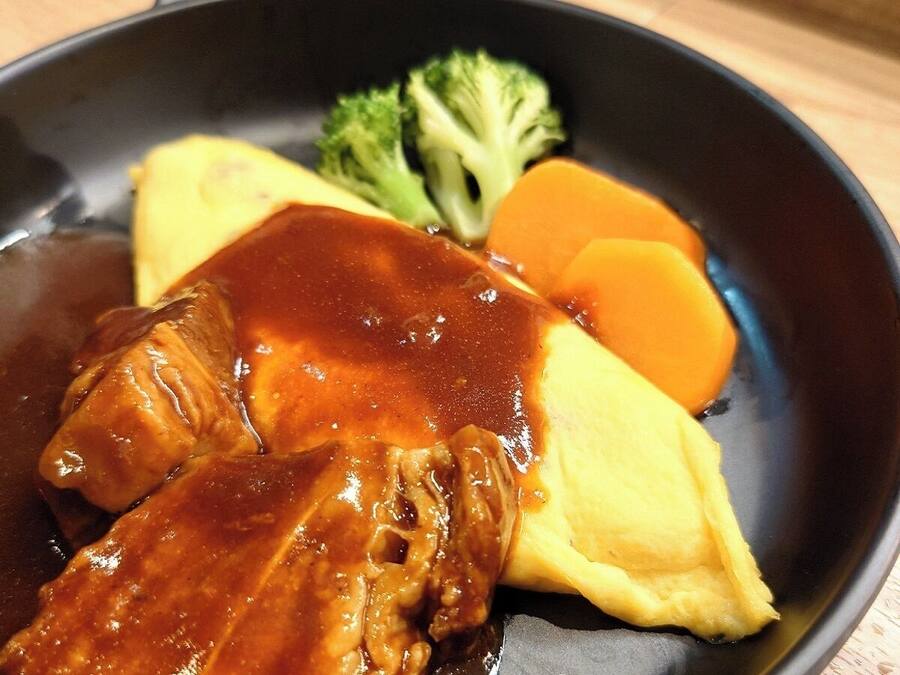 A plate with a meat dish, mashed potatoes, and vegetables.