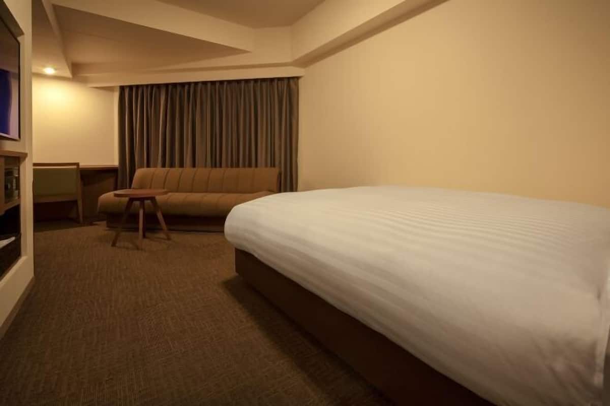In-room safe, desk, free WiFi, bed sheets
