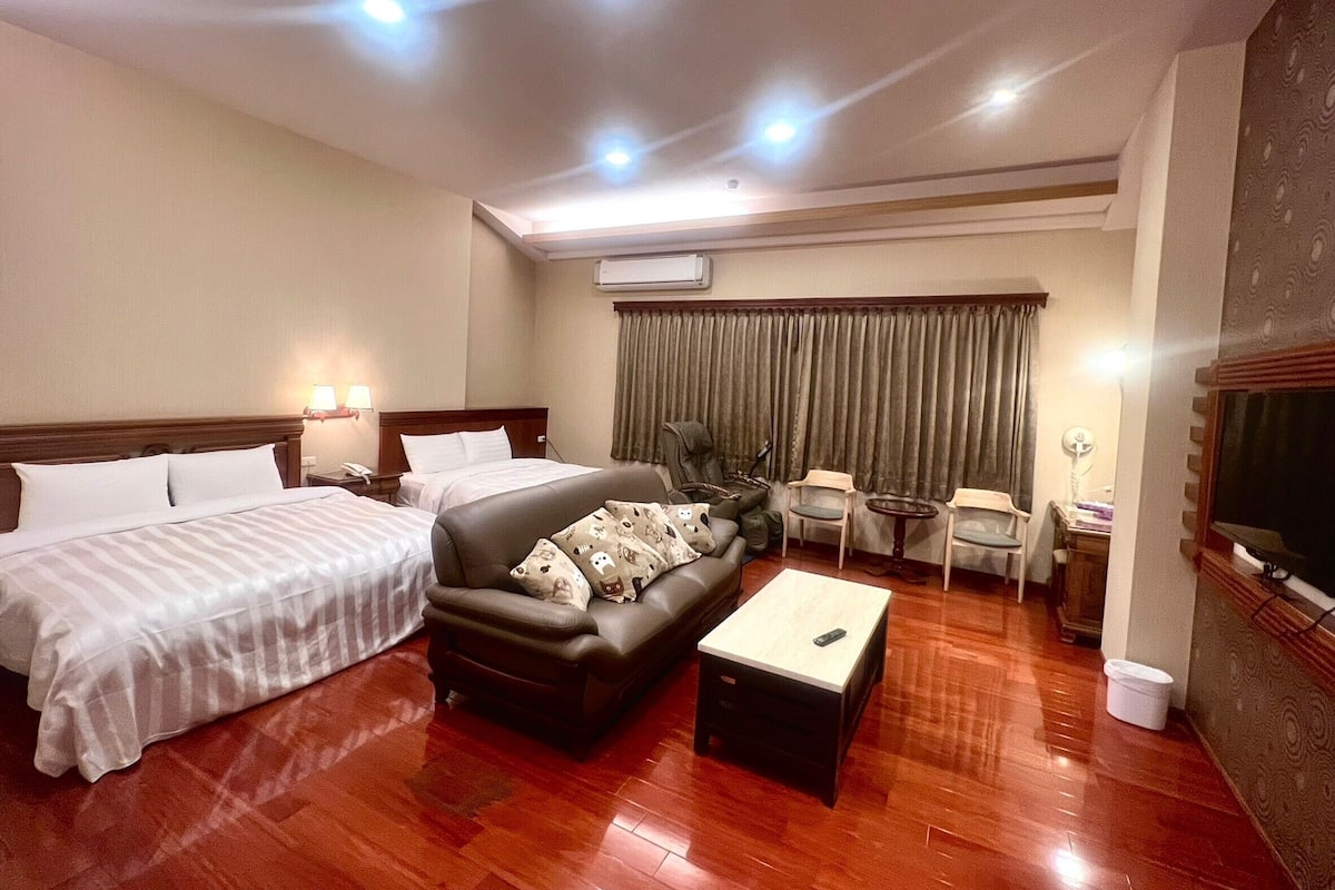 Kamar Quadruple | Selimut bulu angsa dan didekorasi berbeda-beda