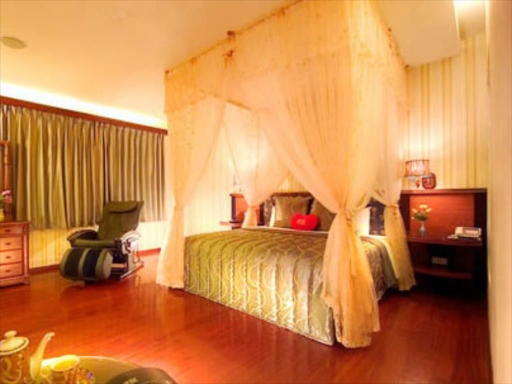 Double Room | Down comforters, soundproofing, WiFi (free), individually decorated